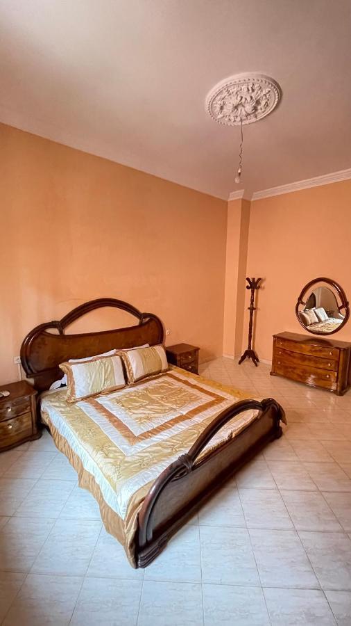 Maison De Ville Agreable Avec Un Patio Marocain Uarzazate Exterior foto